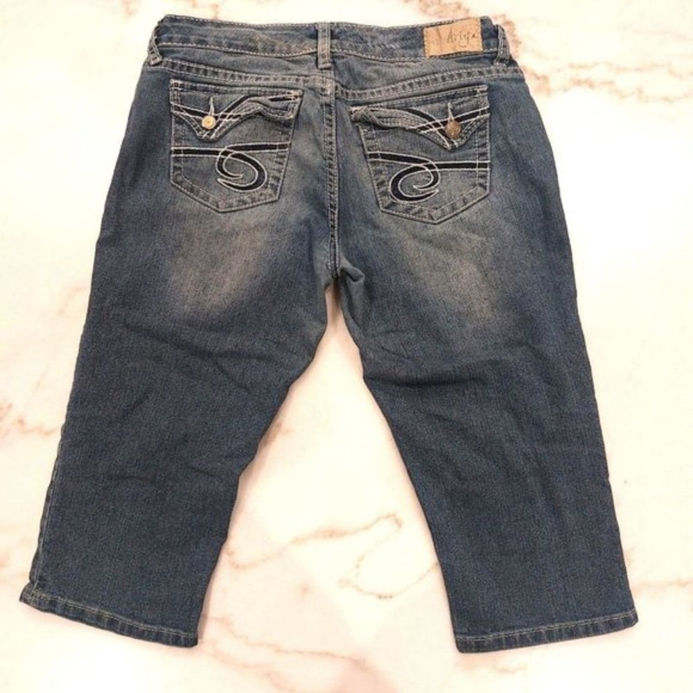 Ariya Capri Jeans Women's 3/4 Juniors Blue Denim Distressed Low Rise 28X24 - Picture 2 of 8